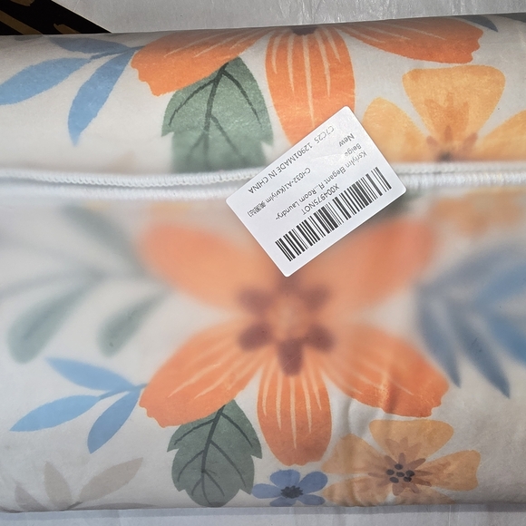 Floral Patterned RUG 60cm X 180cm - Picture 4 of 5